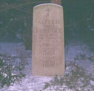 grb Alfreda von Tirpitza na cmentarzu w Monachium